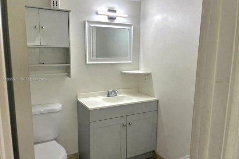 Copropriété à vendre à Margate, Floride: 2 chambres, 89.19 m2 № 2058546 - photo 6