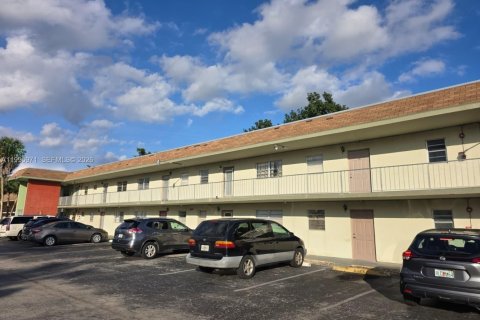 Condo à Margate, Floride, 2 chambres  № 2058546