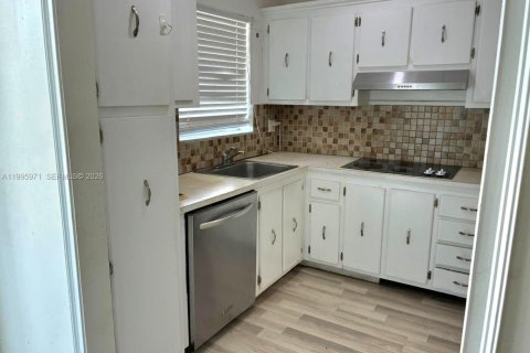 Copropriété à vendre à Margate, Floride: 2 chambres, 89.19 m2 № 2058546 - photo 5