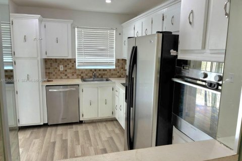 Copropriété à vendre à Margate, Floride: 2 chambres, 89.19 m2 № 2058546 - photo 3