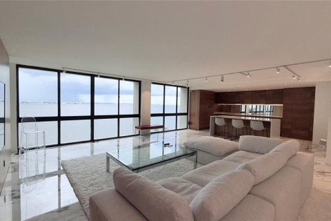 Copropriété à louer à Tampa, Floride: 2 chambres, 158.12 m2 № 2379441 - photo 3