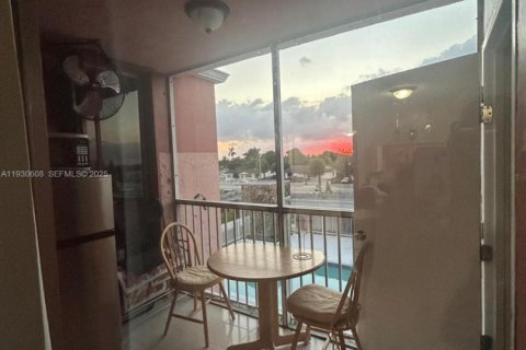 Copropriété à vendre à Miami, Floride: 2 chambres, 74.32 m2 № 2034486 - photo 11