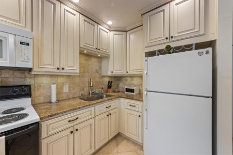 Condominio en venta en Bradenton Beach, Florida, 1 dormitorio, 55.18 m2 № 1718506 - foto 11