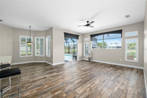 House in Merrit Island, Florida 4 bedrooms, 244.98 sq.m. № 1823025 - photo 15