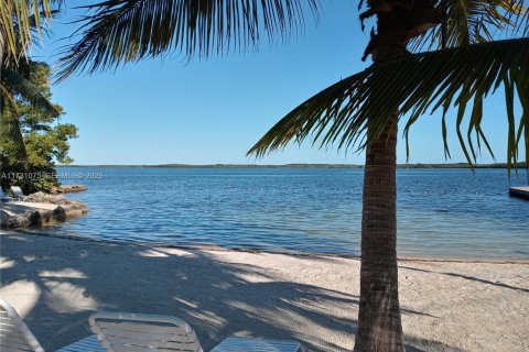 House in Key Largo, Florida 3 bedrooms, 126.72 sq.m. № 2061388 - photo 6