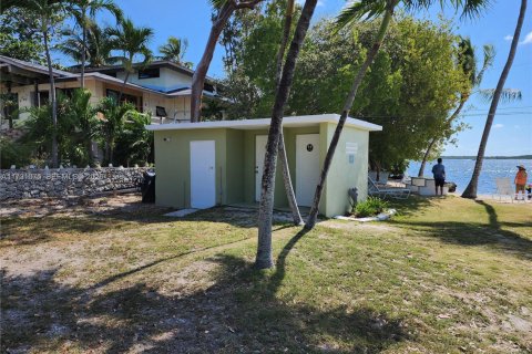House in Key Largo, Florida 3 bedrooms, 126.72 sq.m. № 2061388 - photo 11