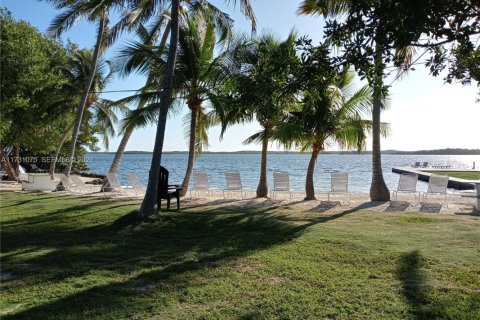 House in Key Largo, Florida 3 bedrooms, 126.72 sq.m. № 2061388 - photo 4