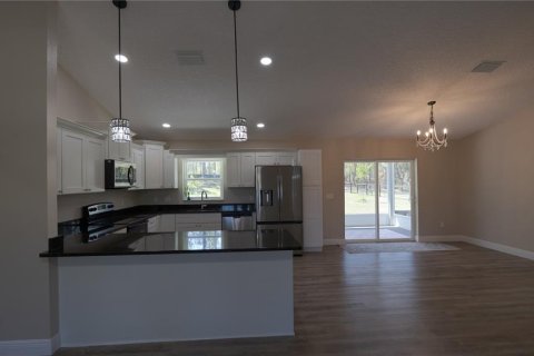 House in Beverly Hills, Florida 4 bedrooms, 169.36 sq.m. № 2219039 - photo 4