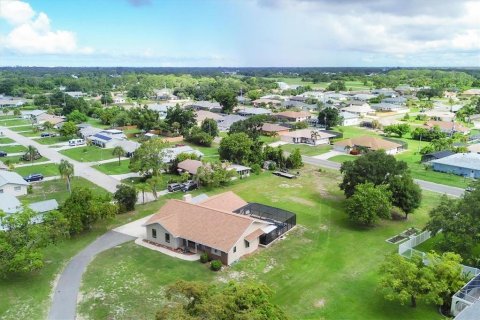 House in Englewood, Florida 3 bedrooms, 171.87 sq.m. № 2410060 - photo 2
