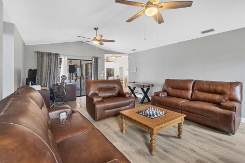 House in Englewood, Florida 3 bedrooms, 171.87 sq.m. № 2410060 - photo 9