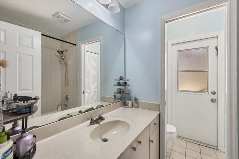 House in Englewood, Florida 3 bedrooms, 171.87 sq.m. № 2410060 - photo 22