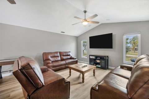 House in Englewood, Florida 3 bedrooms, 171.87 sq.m. № 2410060 - photo 7