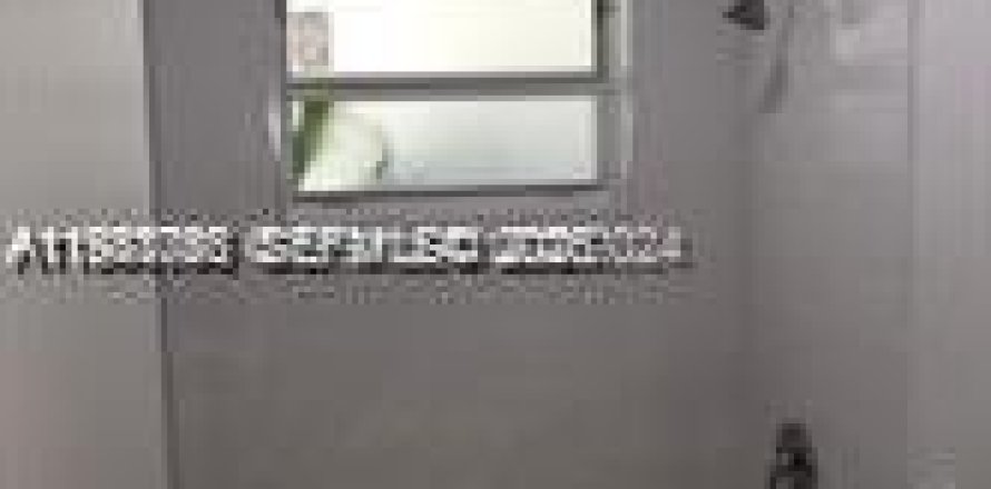 Studio in Miami Beach, Florida № 2043250