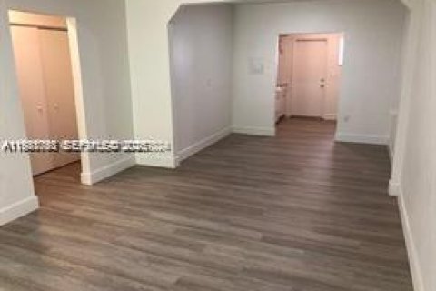 Apartment in Miami Beach, Florida 514.49 sq.m. № 2043250 - photo 3