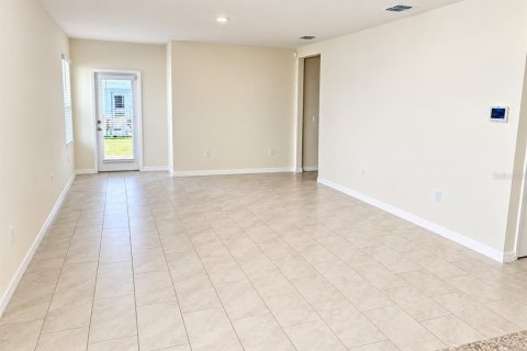 Villa ou maison à louer à Umatilla, Floride: 4 chambres, 156.82 m2 № 2380991 - photo 2