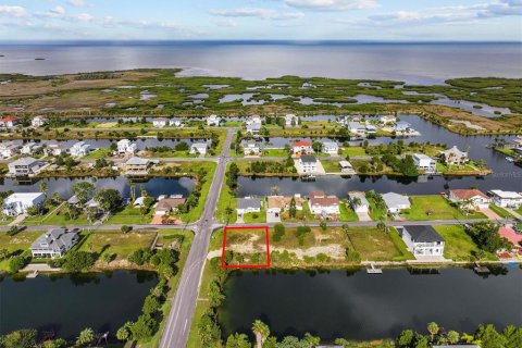 Terreno en venta en Hernando Beach, Florida № 1904474 - foto 1