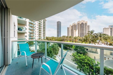 Condo in Sunny Isles Beach, Florida, 1 bedroom  № 1943976 - photo 13