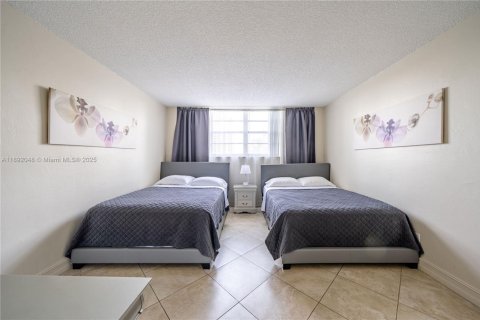 Condo in Sunny Isles Beach, Florida, 1 bedroom  № 1943976 - photo 11