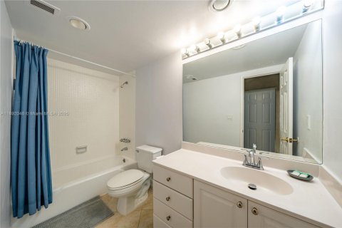 Condo in Sunny Isles Beach, Florida, 1 bedroom  № 1943976 - photo 12