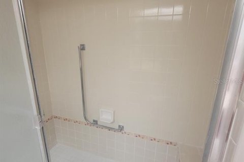 Condo in New Port Richey, Florida, 2 bedrooms  № 2232376 - photo 13