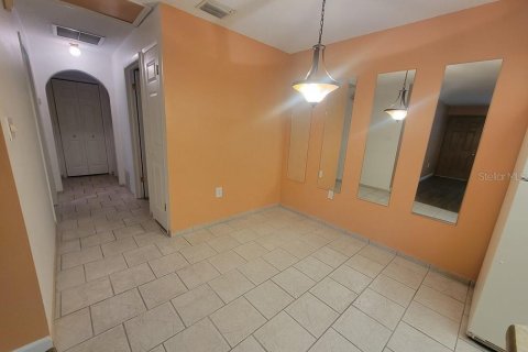 Condo in New Port Richey, Florida, 2 bedrooms  № 2232376 - photo 5