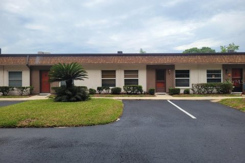 Condo in New Port Richey, Florida, 2 bedrooms № 2232376