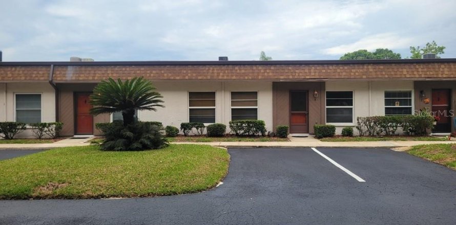 Condo in New Port Richey, Florida, 2 bedrooms  № 2232376