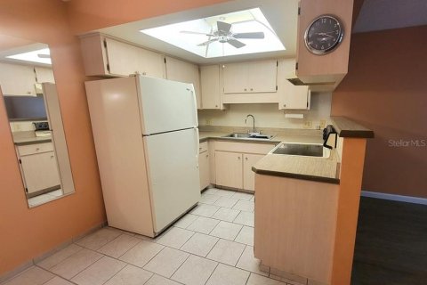 Condo in New Port Richey, Florida, 2 bedrooms  № 2232376 - photo 8