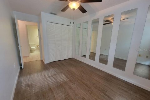 Condo in New Port Richey, Florida, 2 bedrooms  № 2232376 - photo 11