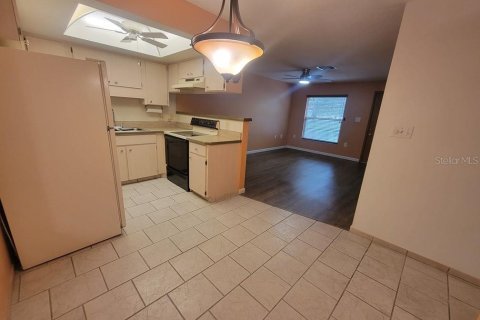 Condo in New Port Richey, Florida, 2 bedrooms  № 2232376 - photo 6