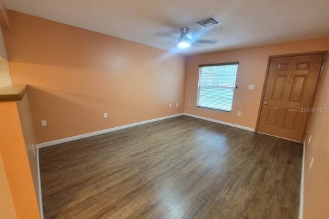 Condo in New Port Richey, Florida, 2 bedrooms  № 2232376 - photo 3