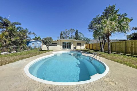 House in Seminole, Florida 2 bedrooms, 116.13 sq.m. № 1602651 - photo 3