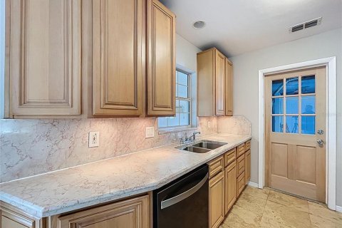 House in Seminole, Florida 2 bedrooms, 116.13 sq.m. № 1602651 - photo 14