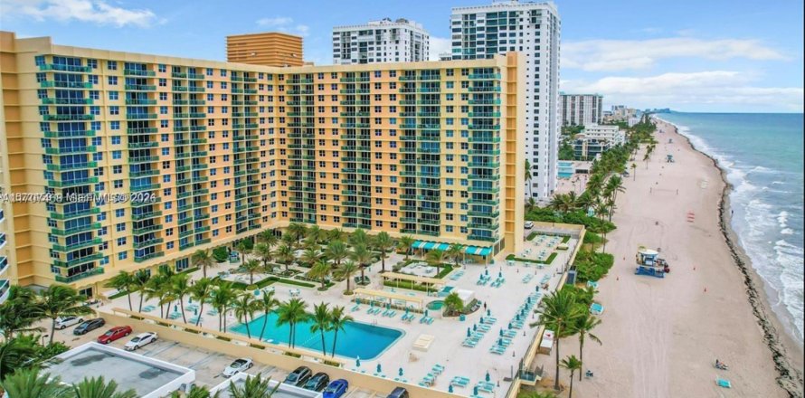 Studio à Condo à Hollywood, Floride  № 2187903