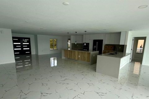 House in North Fort Myers, Florida 4 bedrooms, 236.81 sq.m. № 1562035 - photo 14