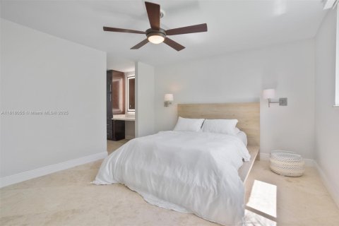 Condo in North Miami Beach, Florida, 3 bedrooms  № 1786482 - photo 13