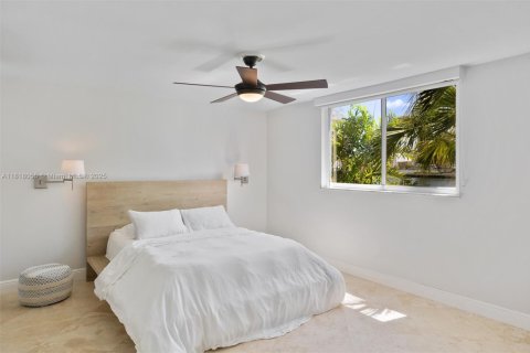 Condo in North Miami Beach, Florida, 3 bedrooms  № 1786482 - photo 12
