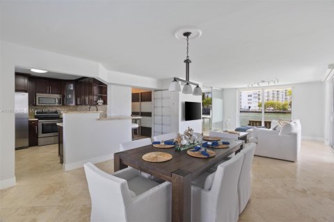 Condo in North Miami Beach, Florida, 3 bedrooms  № 1786482 - photo 4