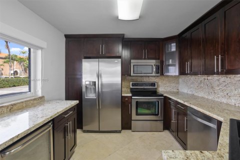Condo in North Miami Beach, Florida, 3 bedrooms  № 1786482 - photo 7