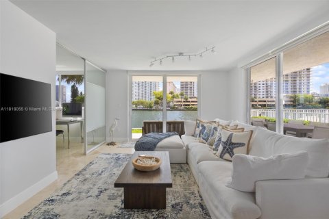 Condo in North Miami Beach, Florida, 3 bedrooms  № 1786482 - photo 10