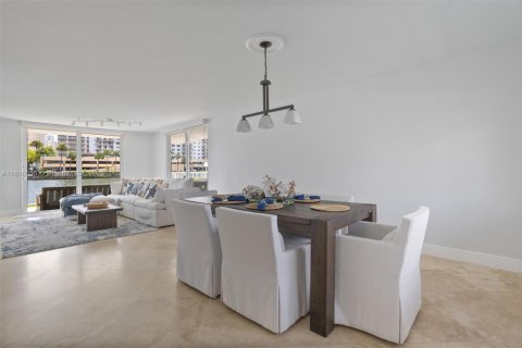 Condo in North Miami Beach, Florida, 3 bedrooms  № 1786482 - photo 5