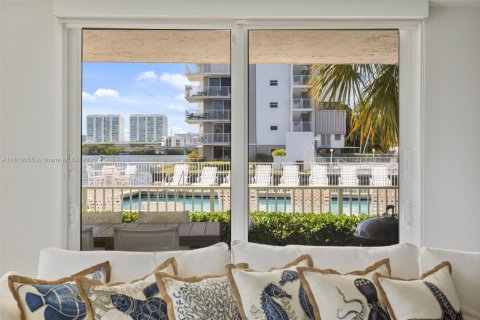 Condo in North Miami Beach, Florida, 3 bedrooms  № 1786482 - photo 21