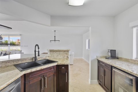 Condo in North Miami Beach, Florida, 3 bedrooms  № 1786482 - photo 8