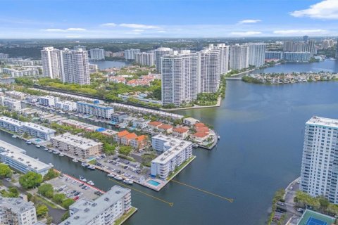 Condo in North Miami Beach, Florida, 3 bedrooms  № 1786482 - photo 26