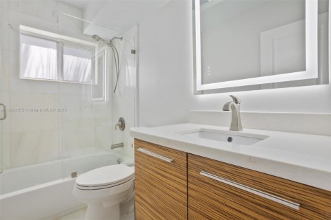 Condo in North Miami Beach, Florida, 3 bedrooms  № 1786482 - photo 17