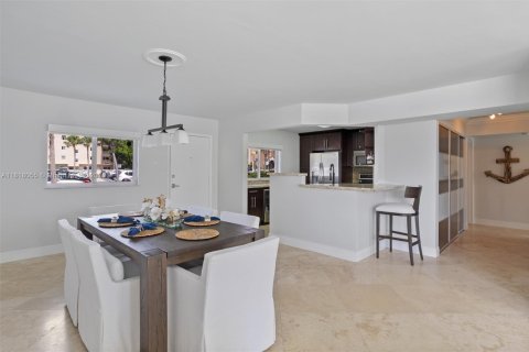 Condo in North Miami Beach, Florida, 3 bedrooms  № 1786482 - photo 6
