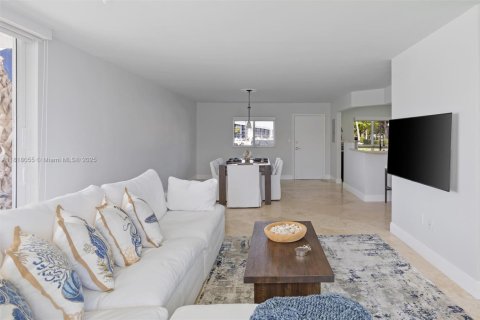 Condo in North Miami Beach, Florida, 3 bedrooms  № 1786482 - photo 11