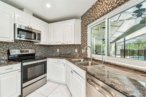 Casa en venta en Tampa, Florida, 5 dormitorios, 311.59 m2 № 1690097 - foto 24