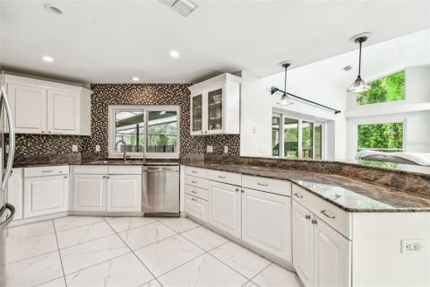Casa en venta en Tampa, Florida, 5 dormitorios, 311.59 m2 № 1690097 - foto 22