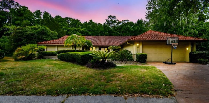House in Tampa, Florida 5 bedrooms, 311.59 sq.m. № 1690097